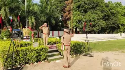 हरदोई: पुलिस लाइन में हुई परेड की सलामी एसपी नीरज कुमार जादौन ने ली, साथ ही पुलिस लाइन का किया निरीक्षण और दिए निर्देश