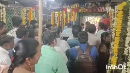 భద్రకాళి అమ్మవారి శాకంబరోత్సవాల్లో భాగంగా రెండవ రోజు కపాలని క్రమం లో అమ్మవారు దర్శనమిస్తుంది