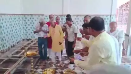 দিনহাটা ১: কাঠামো পূজার মধ্য দিয়ে দিনহাটা মা মহামায়া পাট দুর্গাপূজা কমিটির প্রতিমা নির্মাণের কাজ শুরু হয়ে গেল
