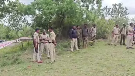 ಹನೂರು: ಮೀಣ್ಯಂ ಬಳಿ ಹುಲಿಗಳ ಅನುಮಾನಾಸ್ಪದ ಸಾವು ಪ್ರಕರಣ ಉನ್ನತ ಮಟ್ಟದ ತನಿಖಾ ತಂಡ ಭೇಟಿ ಕೂಲಂಕಷವಾಗಿ ಪರಿಶೀಲನೆ