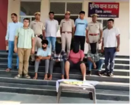 (थाना राजगढ)

कारोबारी का अपहरण कर लूटपाट करने वाले आरोपीयो से वारदात में प्रयुक्त कार स्वीफ्ट, 01 देशी कट्टा, 01 बन्दूक, व लूट की राशि 4500 रुपये व 01 सोने की अंगूठी को किया बरामद।