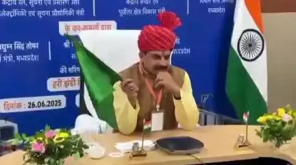 जबलपुर: मुख्यमंत्री डॉ. यादव ने जबलपुर से ग्वालियर-बेंगलुरु साप्ताहिक रेल सेवा को हरी झंडी दिखाई