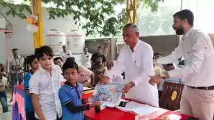 સુત્રાપાડા: સૂત્રાપાડાના કદવાર ગામે કન્યા કેળવણી અને શાળા પ્રવેશોત્સવ મંત્રી કુવરજીભાઇ બાવળીયાની ઉપસ્થિતીમા યોજાયો.