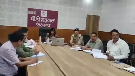 पौड़ी: जिलाधिकारी ने कांवड़ यात्रा की तैयारियों को लेकर जनपद मुख्यालय में आयोजित की समीक्षा बैठक