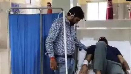 खंडवा नगर: खंडवा: नगर निगम नेता प्रतिपक्ष नाकोड़ा नगर में दुर्घटना में गंभीर रूप से घायल