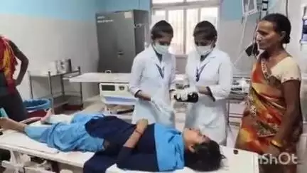 आरा: कोईलवर थाना क्षेत्र के कुल्हड़िया हाई स्कूल के समीप फोर व्हीलर ने छात्रा को मारी टक्कर, जख्मी