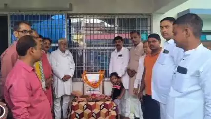 बांसडीह: बांसडीह कस्बे में लोकतंत्र सेनानी व शिक्षक स्वर्गीय सच्चिदानंद सिंह की 12वीं पुण्यतिथि पर आयोजित हुए विविध कार्यक्रम