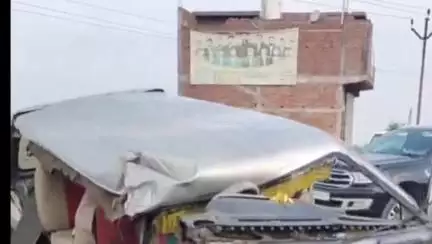 कोल: जवां बाईपास पर 3 वर्षीय बच्ची का मुंडन कराने जा रहे परिवार की कार मैक्स वाहन से टकराई, एक महिला व ड्राइवर की हुई मौत