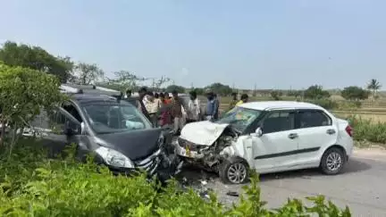యాదగిరిగుట్ట: మల్లాపురం వద్ద ఘోర రోడ్డు ప్రమాదం, రెండు కార్లు ఢీకొని ఎఎస్ఐ ప్రభాకర్ నాయుడుతో పాటు మరో ఇద్దరికి తీవ్ర గాయాలు