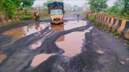 कुशलगढ़: नेशनल हाईवे 56 की बदहाल सड़कों ने थामा विकास का पहिया, बरसात के दौर मे हादसों का भय #Jansamasya