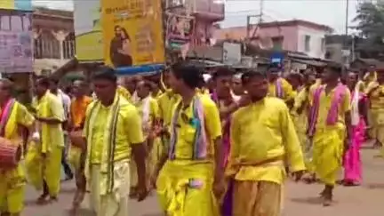 গড়বেতা ১: গড়বেতার ধাদিকা এলাকায় জয় জগন্নাথ দেবের রথযাত্রার রথের দড়িতে টান পড়লো, হাজার হাজার ভক্তের উপস্থিতিতে