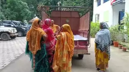 হরিহরপাড়া: হরিহরপাড়ায় বিয়ের ২৬ দিনের মাথায় নববধূর রহস্যমৃত্যু! গলায় ফাঁস লাগিয়ে আত্মঘাতী নাকি পরিকল্পিত খুন? রয়েছে ধোঁয়াশা!