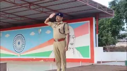 बुलंदशहर: SSP ने पुलिस लाइन में शुक्रवार परेड की ली सलामी, शाखाओं का निरीक्षण कर दिए आवश्यक दिशा-निर्देश