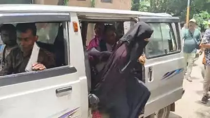 কৃষ্ণনগর ১: কালীগঞ্জের ঘটনায় বোমার আঘাতে মৃত নাবালিকার বাবা-মাকে কৃষ্ণনগর জেলা আদালতে গোপন জবানবন্দির জন্য আনল পুলিশ