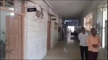 बोदवड: चारठाणा गावात मजुरीचे पैसे देण्यासाठी आलेल्या इसमाने विवाहितेचा केला विनयभंग, मुक्ताईनगर पोलिसात गुन्हा दाखल