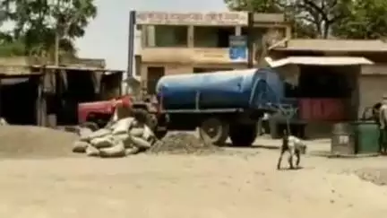 एरंडोल: उत्राण गावात घराच्या बांधकामावरून दोन कुटुंबात वाद, दोघांकडून एकमेका विरुद्ध कासोदा पोलिसात गुन्हा दाखल