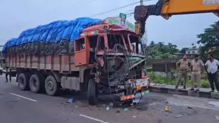 মাটিগাড়া: ফুলবাড়িতে ঘটে গেলো পরপর দুটি মর্মান্তিক ও ভয়াবহ পথ দুর্ঘটনা, মৃত এক