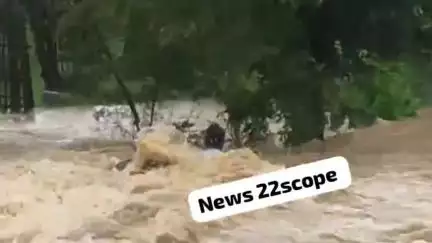 आज यानी 27/04/2025  को  बरही नदी में एक व्यक्ति बाइक के साथ बह गया था स्थानीय लोग उसका जान बचाई