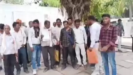 ललितपुर: टैनगा मिली भगत से फसल बीमा में धांधली का ग्रामीण नहीं लगाया आरोप #Jansamasya