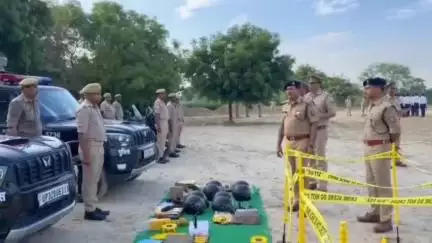 कन्नौज: पुलिस लाइन में शुक्रवार को परेड का आयोजन, एसपी विनोद कुमार के साथ दौड़े पुलिसकर्मी