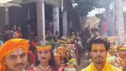 परसौनी: कठोर में श्रीमद् भागवत कथा के शुभारंभ पर निकाली गई भव्य कलश शोभा यात्रा