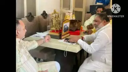 हर्रैया: भाजपा के पूर्व विधायक संजय प्रताप जायसवाल ने उत्तर प्रदेश के परिवहन मंत्री दयाशंकर को जन्मदिन पर दी बधाई