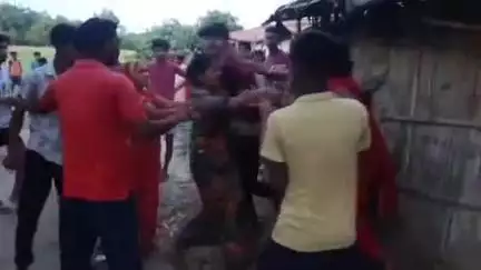 बथनाहा: बिशनपुर गांव में महिला और उसके परिवार के साथ मारपीट वीडियो वायरल #viral