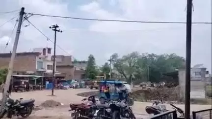 पाली: नाराहट थाने के पास कुम्हेड़ी खुरई बस की छत पर बैठे युवक को 11000 हाई वोल्टेज लाइन के करंट ने किया अचेत