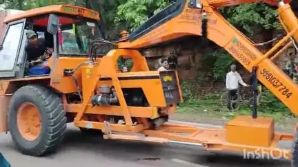 पन्ना अमानगंज मुख्य मार्ग में एक और सड़क हादसा जिसमें डस्टर दुर्घटनाग्रस्त हो गई
