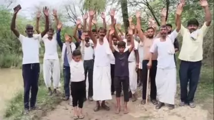 नांगल राजावतान: जयरामपुरा से पूरणवास तक डामरीकरण सड़क का निर्माण नहीं होने से ग्रामीण परेशान, नारेबाजी कर किया प्रदर्शन #jansamasya