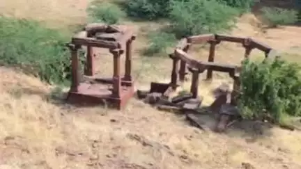 पोकरण: नरासर तालाब पर पवित्र पुरातात्विक छतरियों को असामाजिक तत्वों ने किया ध्वस्त, राजपूत सेवा समिति अध्यक्ष ने कहा- असहनीय