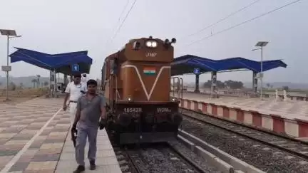 गोड्डा: गोड्डा से सीधी ट्रेन की सौगात, खाटू श्याम, बालाजी, वाराणसी के भक्तों और दिल्ली जाने वालों को बड़ी राहत