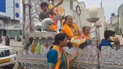 હિંમતનગર: શહેરમાં પ્રથમવાર નીકળી ભગવાન જગન્નાથજીની રથયાત્રા:મોટી સંખ્યામાં શહેરીજનો તેમજ આસપાસના ગ્રામ્ય પંથકના ભાવિક ભક્તો જોડાયા