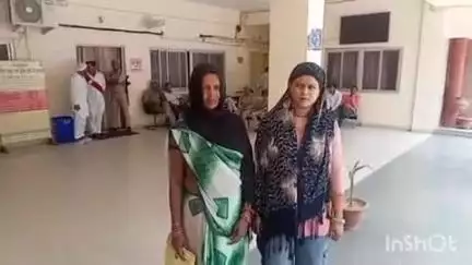 बांदा: पथरी गांव की निवासी महिला ने कुछ लोगों पर खेत से जबरन बालू निकालने का आरोप लगाया, DM से की शिकायत