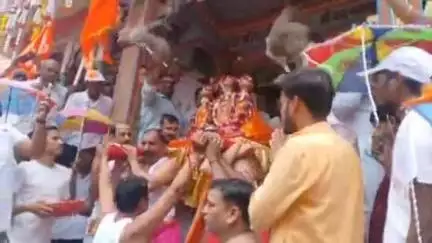 झालरापाटन: झालरापाटन में तीन दिवसीय रथयात्रा उत्सव का आगाज, श्रीमन्नारायण की प्रतिमा पालकी से रथ में विराजमान