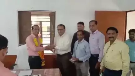 पानसेमल: पानसेमल के नवागत बीईओ ने संभाला पदभार, छात्रों का शैक्षणिक स्तर बढ़ाने की बात कही