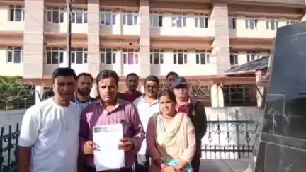 पौड़ी: संविदा श्रमिक संघ ने जैम पोर्टल के माध्यम से हुए टेंडर को निरस्त करने की मांग उठाई, जिलाधिकारी को सौंपा ज्ञापन