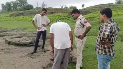 अंजड़: मोहिपुरा नर्मदा किनारे से बदमाशों ने विद्युत मोटरें काटकर कॉपर तार चुराए, किसानों ने चोरों को पैसे देने की बात कही