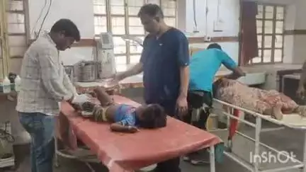 पोकरण: लवा गांव के पास तेज रफ्तार कार के ओवरटेक करते समय टेंपो ने खोया नियंत्रण, पलटने से चार लोग हुए घायल