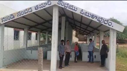 రాయదుర్గం: ఓభుళాపురం గ్రామ సచివాలయాన్ని ఆకస్మికంగా తనిఖీ చేసిన ఎంపిడిఓ దాస్ నాయక్