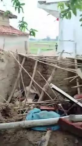 mahuagaon me bahut jada barish hone ke kaaran ghar geer chuka hai kripaya madat kare