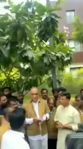 పటాన్​​చెరు: ఆటో కార్మికుల సమస్యలపై బీఆర్ఎస్ పోరాటం కొనసాగుతుంది : మాజీ మంత్రి హరీష్ రావు