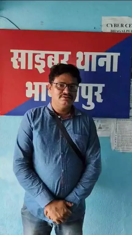 गुम हुए मोबाइल की बरामदगी के पश्चात प्रीतम पांडेय ने साइबर थाना टीम के प्रति आभार व्यक्त किया