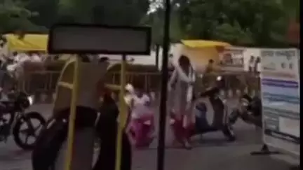 कलेक्ट्रेट के पास गिरी आकाशीय बिजली, जनहानि नहीं, वीडियो सोशल मीडिया पर वायरल