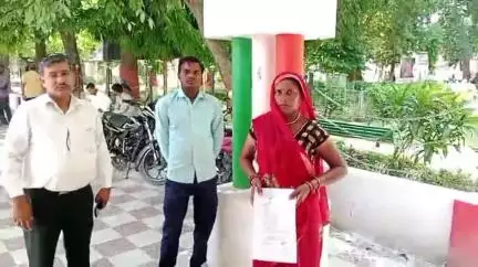 लखीमपुर: भोगीपुरवा की महिला किसान का आरोप, लेखपाल और पुलिस ने गन्ने की फसल को रास्ता बताकर जुतवाया, DM से की शिकायत
