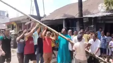 মাথাভাঙা ১: মাথাভাঙা উত্তরপাড়া ব্যবসায়ী সমিতির পক্ষ থেকে দুর্গোৎসবের খুঁটিপুজো অনুষ্ঠিত হল