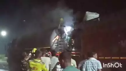 डुमरांव: दलसागर टोल प्लाजा के पास एलपीजी टैंकर और ट्रक में जोरदार टक्कर, गैस रिसाव होने पर खाली कराया गया क्षेत्र