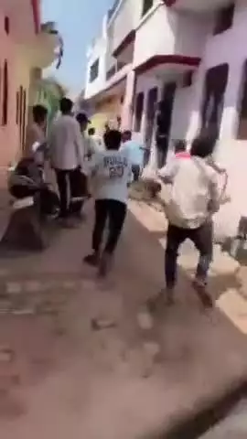 ललितपुर: नेहरूनगर में दबंगों ने युवक के साथ बेरहमी से डंडों से की मारपीट, वीडियो वायरल, 5 लोगों पर SC ST में मामला दर्ज