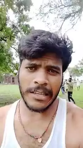 ग्राम खजुरिया सुबेदार में आकाशी बिजली गिरने से एक बंमुरा हुआ  तहस-नहस  घर मालिक ने बताया जानवरों के लिए चार रखा था और