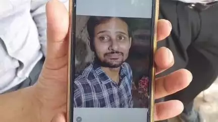 रामपुर: कैथ वाली मस्जिद मोहल्ला में एक युवक ने अपने कमरे में फांसी लगाकर आत्महत्या की, पुलिस ने मोबाइल के जरिए शुरू की जांच